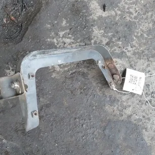 1062130 VOLVO Кронштейн корпуса подножки правый