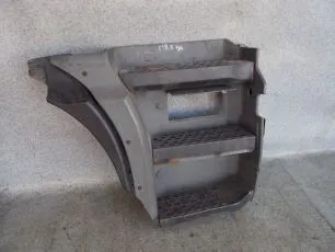 9416600301 MERCEDES Корпус подножки верхний правый
