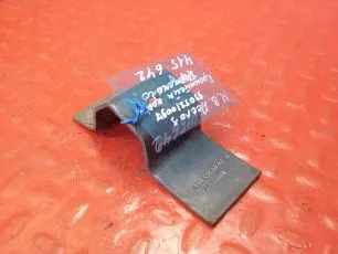 9305210097 MERCEDES Кронштейн крыла переднего