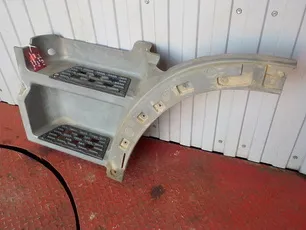 9436661401 MERCEDES Корпус подножки верхний левый