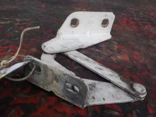 504058770 IVECO Петля капота