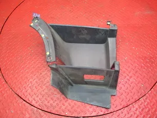 82141521 VOLVO Корпус подножки верхний правый