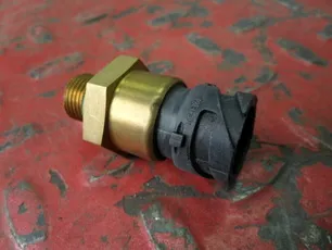 INF01009 STARTEC Датчик давления масла