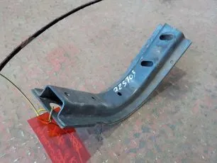 9436601231 MERCEDES Кронштейн подножки нижней правой