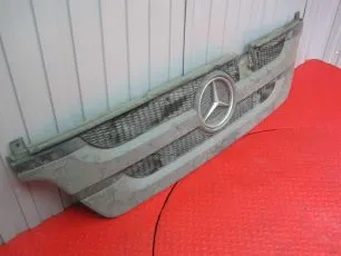 9408880223 MERCEDES Решетка радиатора