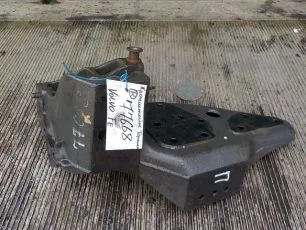 20585718 VOLVO Кронштейн торсиона правый