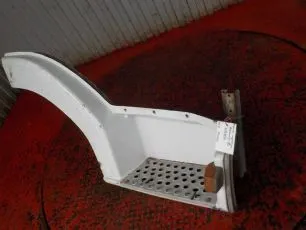 9736662801 MERCEDES Корпус подножки верхний правый