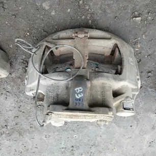 9444207501 MERCEDES Суппорт передний левый