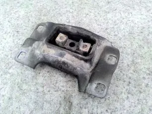 1684928 FORD Опора КПП