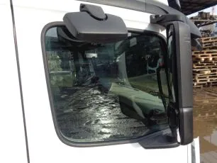 9607200318 MERCEDES Стекло двери правое