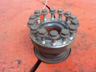 7187043 IVECO Ступица передняя