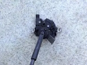4895286 FORD Замок капота