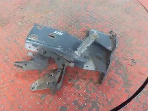 9305201433 MERCEDES Кронштейн подножки верхней левой