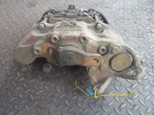 5010393685 RENAULT Суппорт передний правый