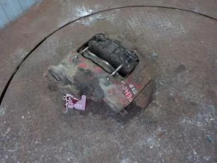 5010393686 RENAULT Суппорт передний левый