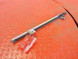 3981646 VOLVO Направляющая стекла