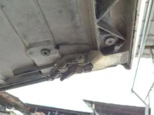 1354695 DAF Замок капота