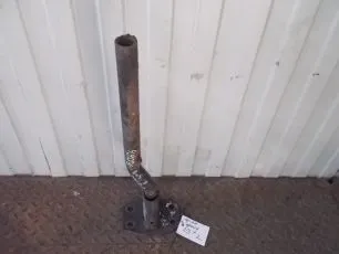 20741081 VOLVO Кронштейн крыла заднего