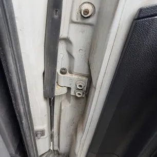 9737200837 MERCEDES Петля двери правая