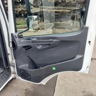9407201070 MERCEDES Обшивка двери