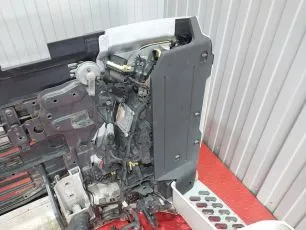 82884084 VOLVO Планка рамки фары правая