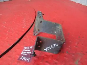 22160659 VOLVO Кронштейн насоса подъема кабины