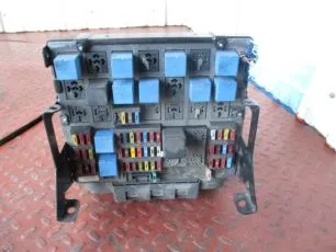 5010466930 RENAULT Блок предохранителей