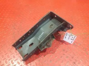 9305209233 MERCEDES Кронштейн подножки верхней правой
