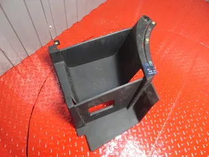 82136982 VOLVO Корпус подножки верхний левый