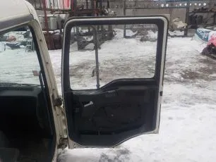 81626450030 MAN Стекло двери правое